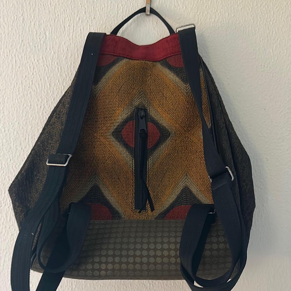 Stylish Geometric Pattern Backpack - image 2